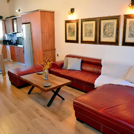 Unique Smaragda's Residense شقة *